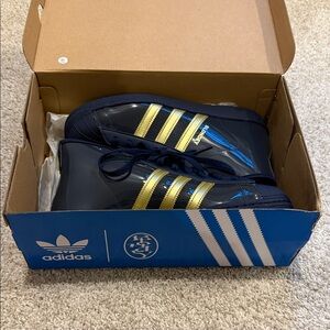 🆕 Adidas Men's Sneakers - Navy and Gold Stripes